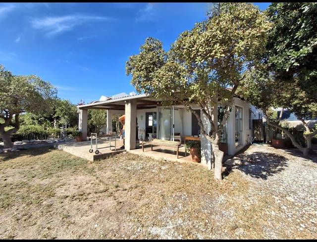 2 BEDROOM HOUSE FOR SALE IN HANNASBAAI